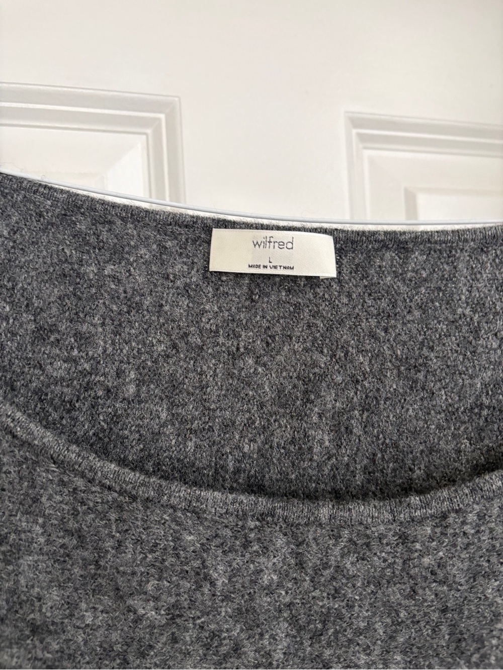 Aritzia Wilfred Softspoke Rhoda Sweater Women’s Large Off the Shoulder Sweater - Picture 3 of 4